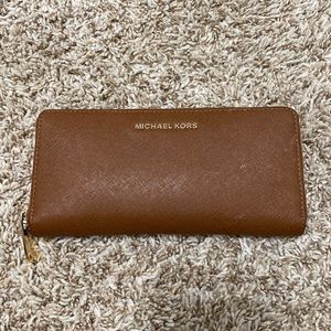 Michael Kors Jet Set Travel Wallet